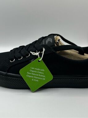 **NEW** Cariuma OCA Low-Top Sneaker size 6.5 women/5men